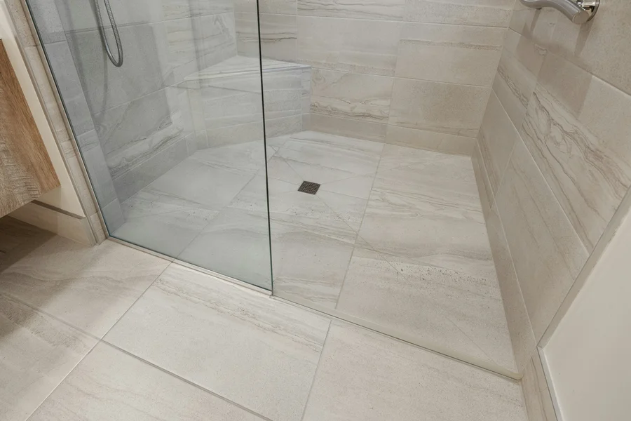 Aménagement de salle de bains et douche italienne à Toulon